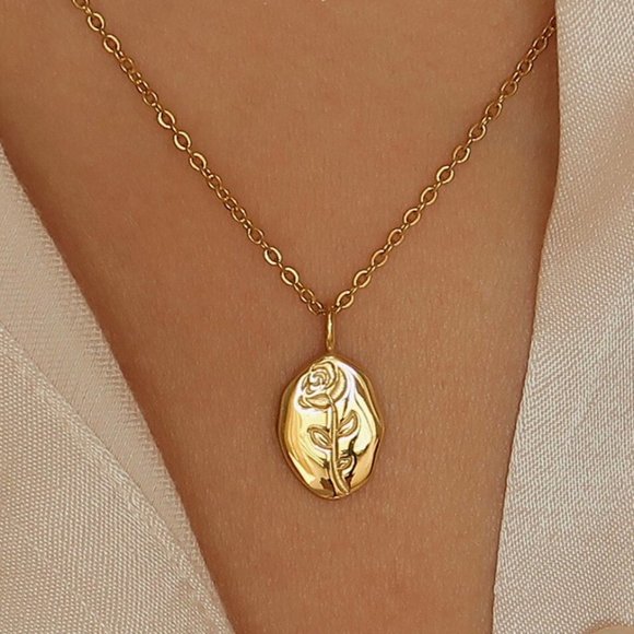 Jewelry - NEW 18K Gold Plated Rose Flower Pendant Necklace